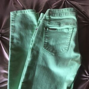 WOMENS CASUAL JEANS IN SOFT GREEN COLOR.